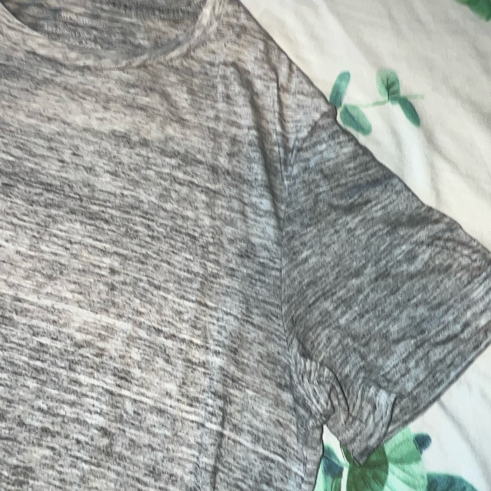 Y2K Gray Short Sleeve Crew Neck Tee Size Medium T Shirt Soft Comfortable 2003 - Picture 3 of 7